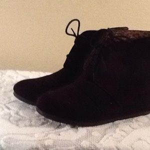 City Classified Women's Black Wedge Size 7 1/2